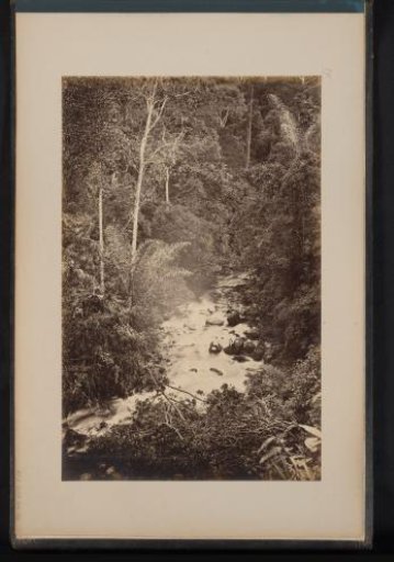 Waterfall in Pamoe-Oekoer, Sumatra