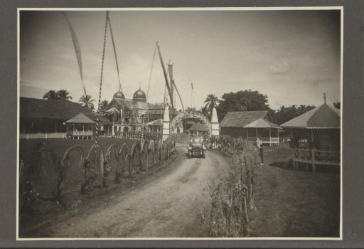 Access road with the Sultan's car to the palace of the Sultan of Langkat