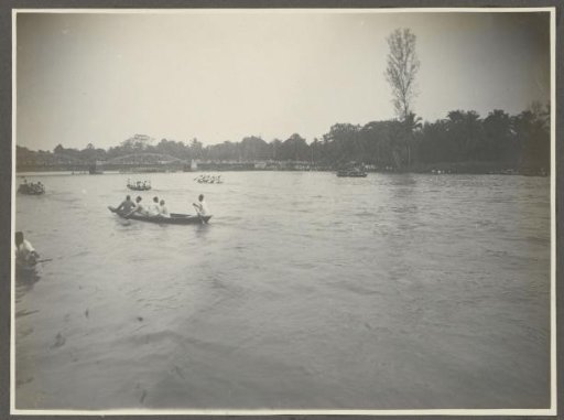 Rowing competitions at the Sultan's jubilee on the Wampoerivier
