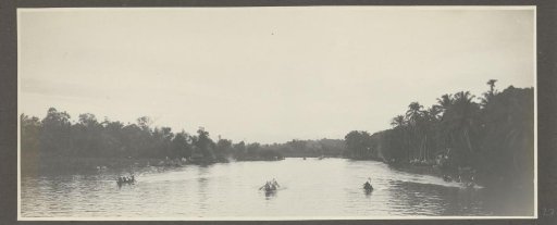 Panorama of the rowing competitions on the Wampoerivier at the Sultan's jubilee