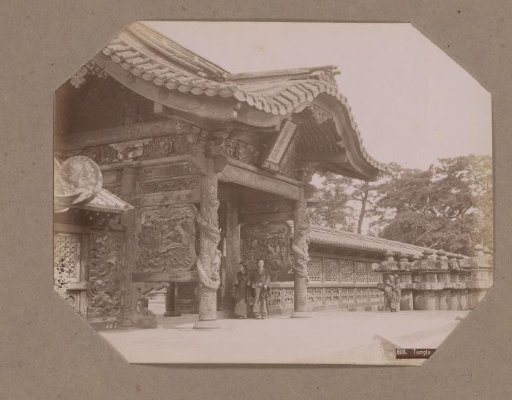 Gate with dragons of the temple of Shiba, Tokyo, Japan