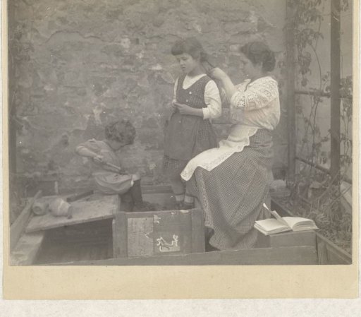 Marba and Eckart Titzenthaler, children of the photographer, with an unknown young woman (nanny?) on the roof terrace of the residence on Friedrichstrasse, Berlin