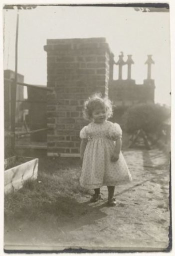 Marba Titzenthaler, daughter of the photographer, on the roof terrace of the residence on Friedrichstrasse, Berlin