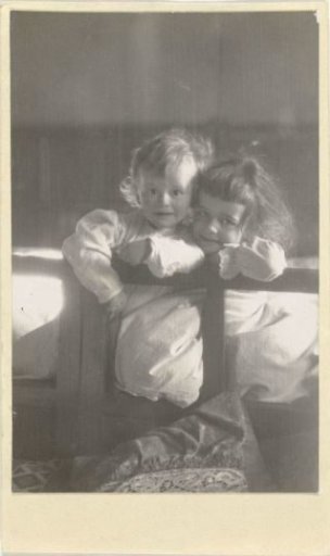 Portrait of Marba and Eckart Titzenthaler, children of the photographer