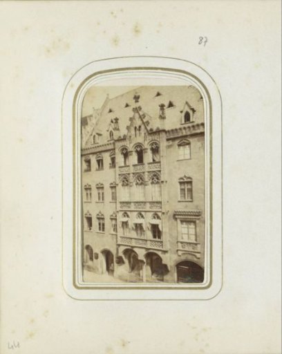 Dwelling house with an ornate facade in Nuremberg
