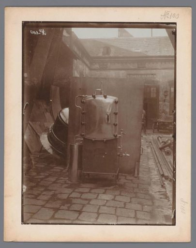 Machine in the courtyard of a coppersmith's workshop