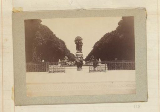 Fountain with a globe carried by human figures and statues of horses