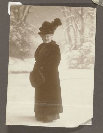 Portrait of Grietje Vermeulen-Luitjes in winter clothing