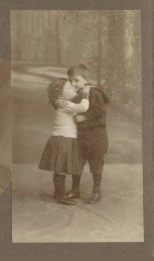 Portrait of two Vermeulen children kissing each other