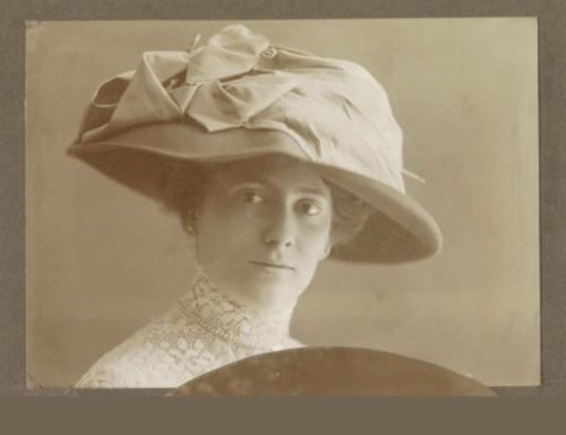 Portrait of a woman with a hat