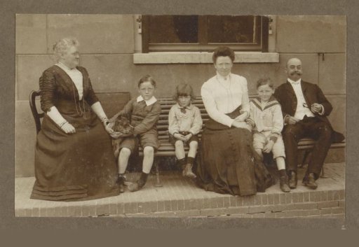 Group portrait with Mrs. G. Vermeulen-Luitjes (left), the Vermeulen children, and an unknown man and woman, seated on a bench outdoors