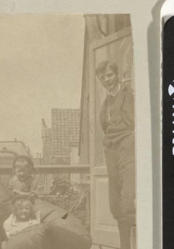 Group portrait of four children of the Vermeulen family on the balcony