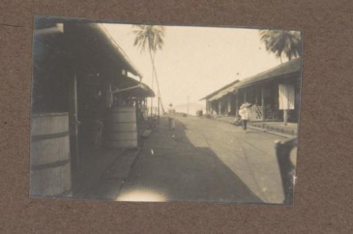 Street with buildings on both sides in the Dutch East Indies