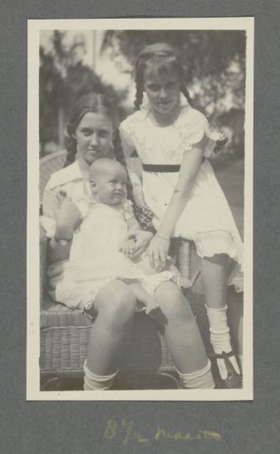 Group portrait of eight-and-a-half-month-old baby Klaas Kleiterp and Corrie and Els Bakker in Batavia
