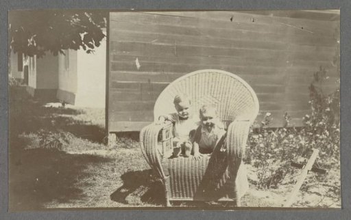 Klaas and Tiny Kleiterp sitting in a chair in Madjene on Celebes