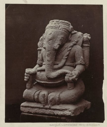 Statue of a four-armed Ganesha in the garden of the assistant-resident of Wonosobo.
