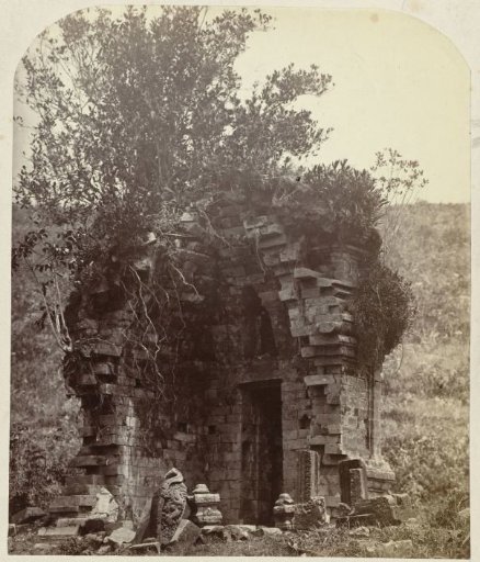 Candi Parakesit, general view of the ruined temple and the scattered sculptural and architectural remains; the temple disappeared in 1873. Dieng Plateau, Wonosobo district, Central Java province 8th- 9th century.