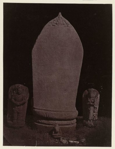 Inscribed slab (Old Javanese language, East Javanese Kawi script) from Candi Lor with a kalamukha on top (rear view); three statuettes (Surya, Nandi, female deification made), Residential house. Kediri, Kediri district, East Java province, 900-910 AD.