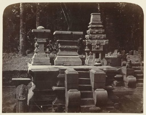 Candi Papoh/Kotes, staircase and platform with three architectural pieces. Gandusari, Blitar district, East Java province, 13th-14th century
