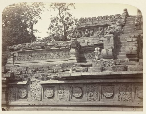The upper part of Candi Panataran and the stairs viewed from the west side.