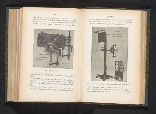 Lamp on wheels and a device for replacing the light bulb