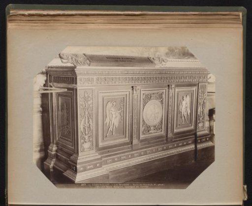 Empire furniture with bronze decoration