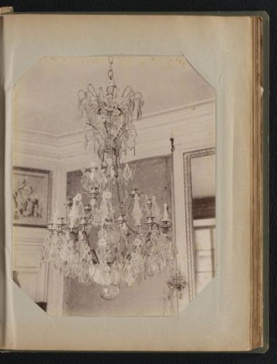 Gilded bronze chandelier with crystal decoration