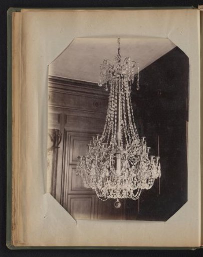 Gilded bronze chandelier with crystal decoration