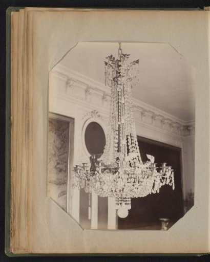 Bronze Empire chandelier with eagle ornaments and crystal lines and decoration