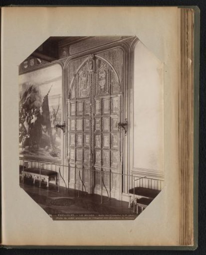 Wooden gate with two doors, decorated with woodcarving