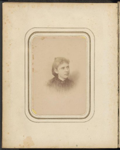 Portrait of Aline Dhont