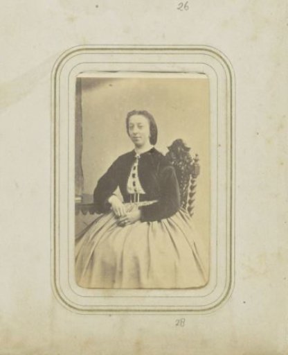 Portrait of a woman with a long skirt with a belt and a bolero