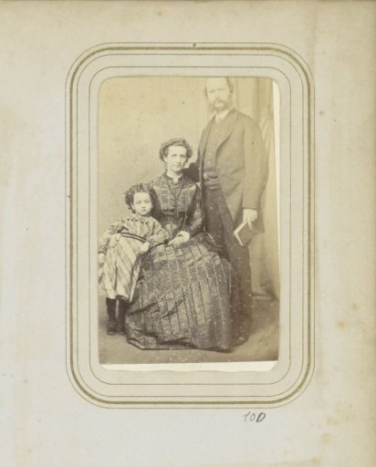 Portrait of Ferdinand Theodoor Pahud de Mortanges with his wife and child