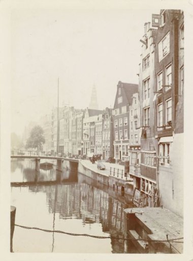View of the Oudezijds Voorburgwal, seen from the Zeedijk