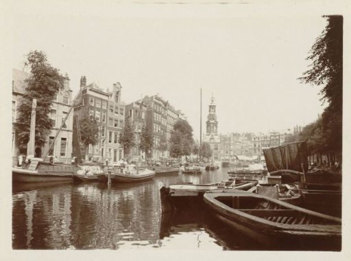 View of the Singel, with the Munttoren in the distance