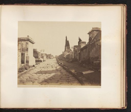 View of the Via delle Tombe, Pompeii
