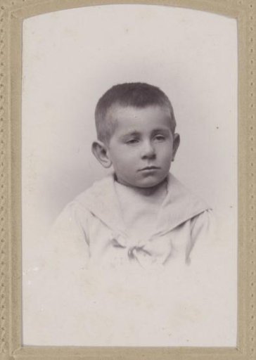 Studio portrait of Guus Kessler