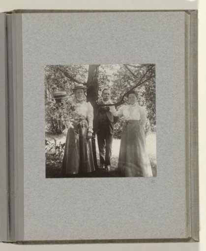 J.B. Aug. Kessler with self-relaxer, with two daughters in the garden