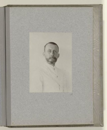 Portrait of J.B. Aug. Kessler during his stay in the Indies, possibly a self-portrait