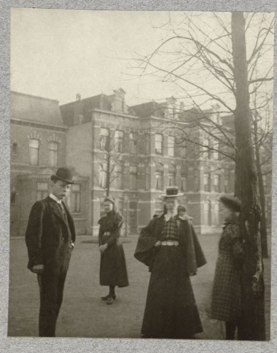 Portrait of J.B. Aug. Kessler and his daughters