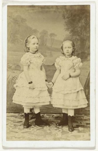 Portrait of Marie and Gertrude Werndly