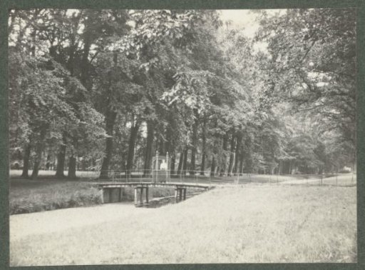 Woman on a bridge in the garden of De Paauw estate