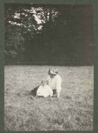 Mother and daughter sitting on the grass, De Paauw estate