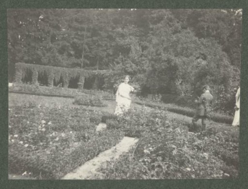 In the rose garden of Pauw estate