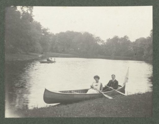 Portrait of Johannes Cornelis Heijning and Margaretha Eugenia Fransen van de Putte in a canoe