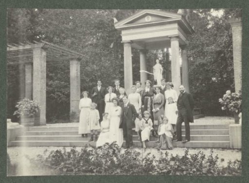 Group portrait of the Kessler family