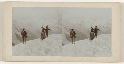 Three people in the snow during the ascent of the Chevedale