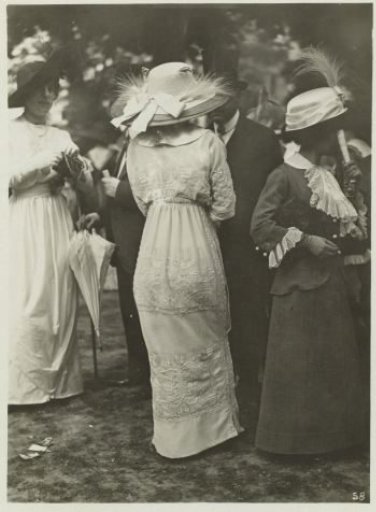Three ladies at the Hippodrome de Longchamp during horse races in the Bois de Boulogne