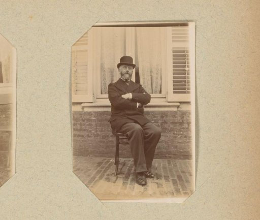 Portrait of a man with a bowler hat and beard