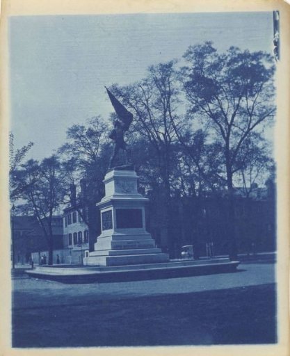 View of the Jasper Monument on Madison Square, Savannah, Georgia